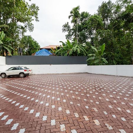 Cochin Airport Hotel Kochi エクステリア 写真