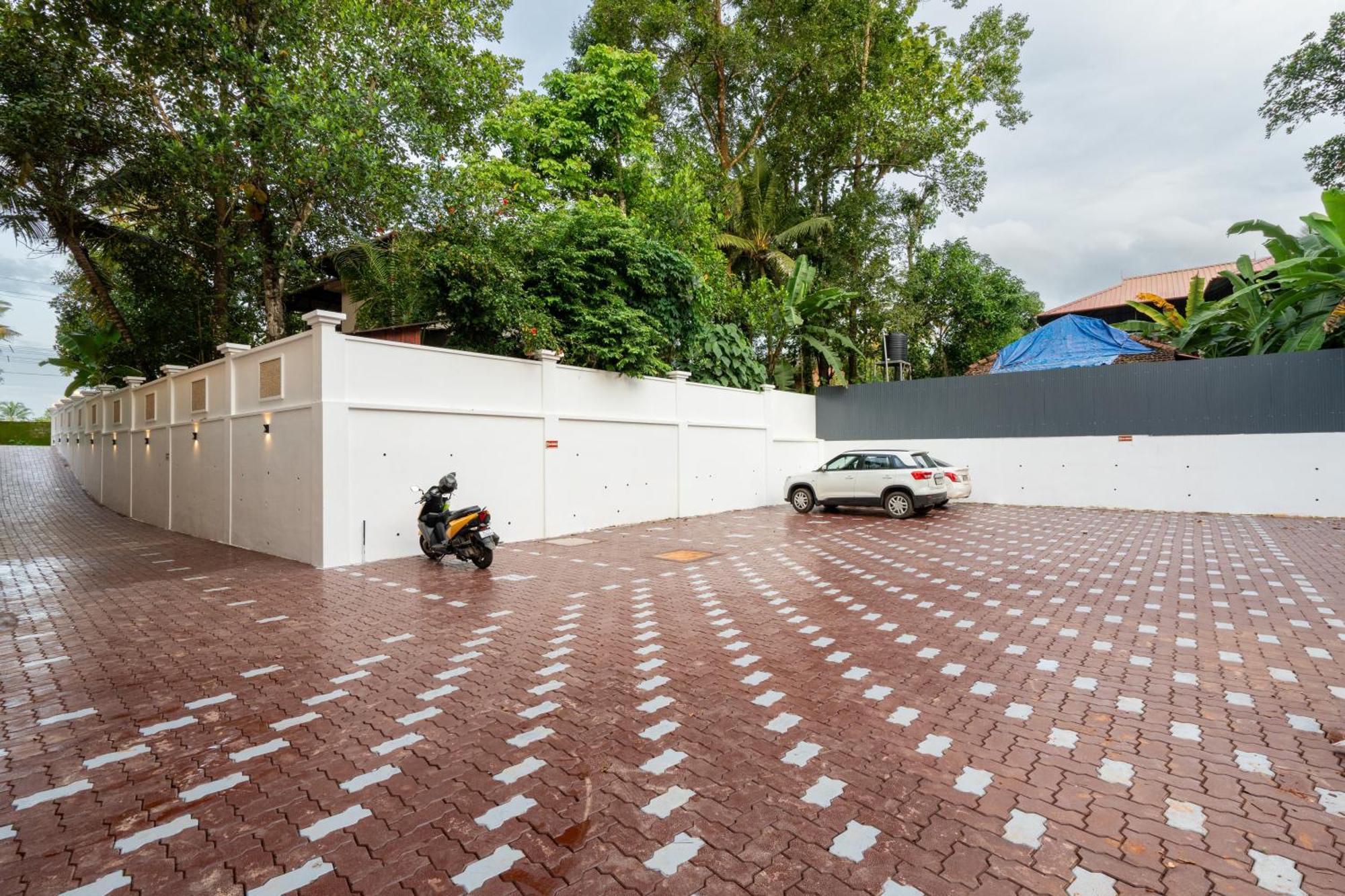 Cochin Airport Hotel Kochi エクステリア 写真