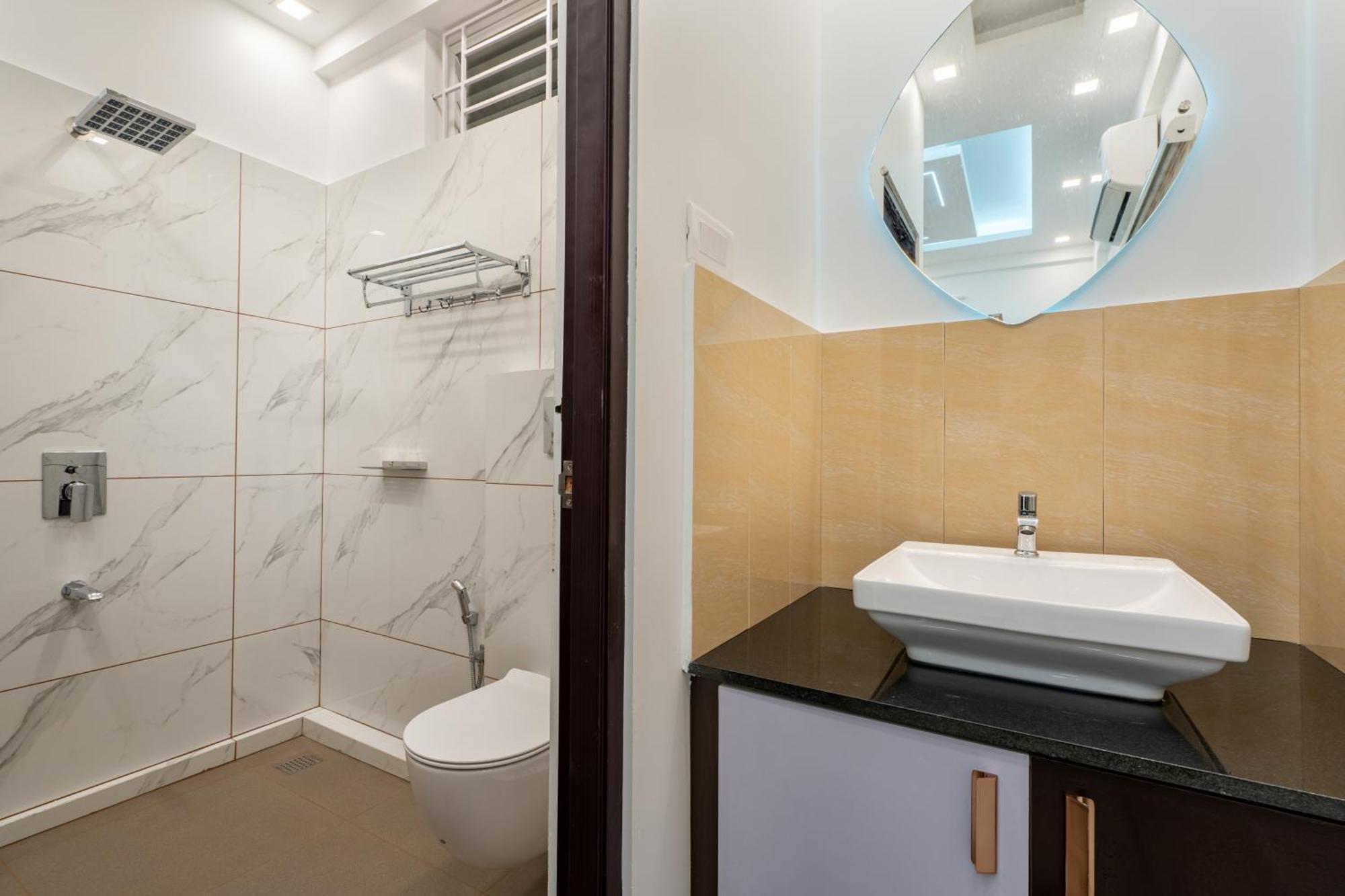 Cochin Airport Hotel Kochi エクステリア 写真