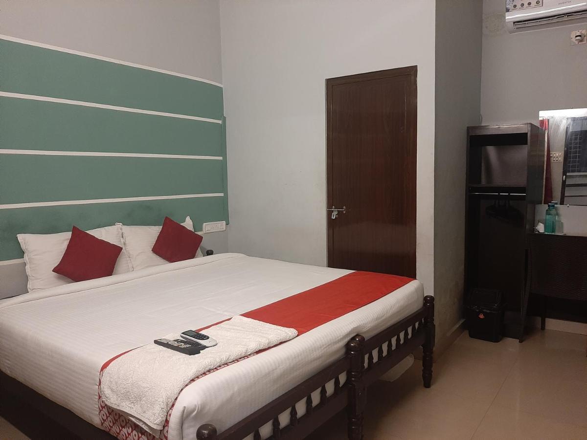 Cochin Airport Hotel Kochi エクステリア 写真