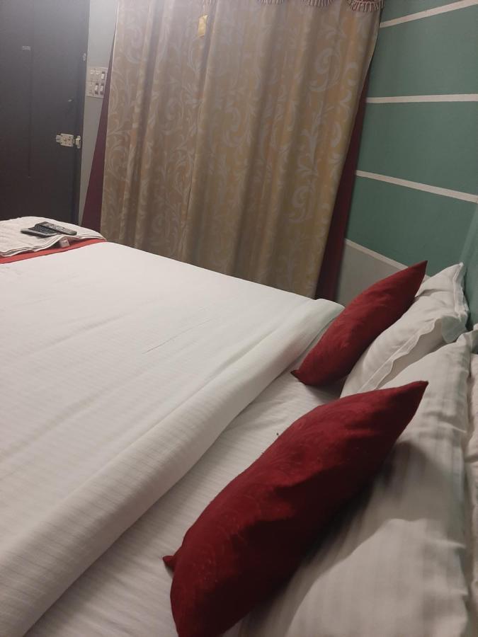 Cochin Airport Hotel Kochi エクステリア 写真