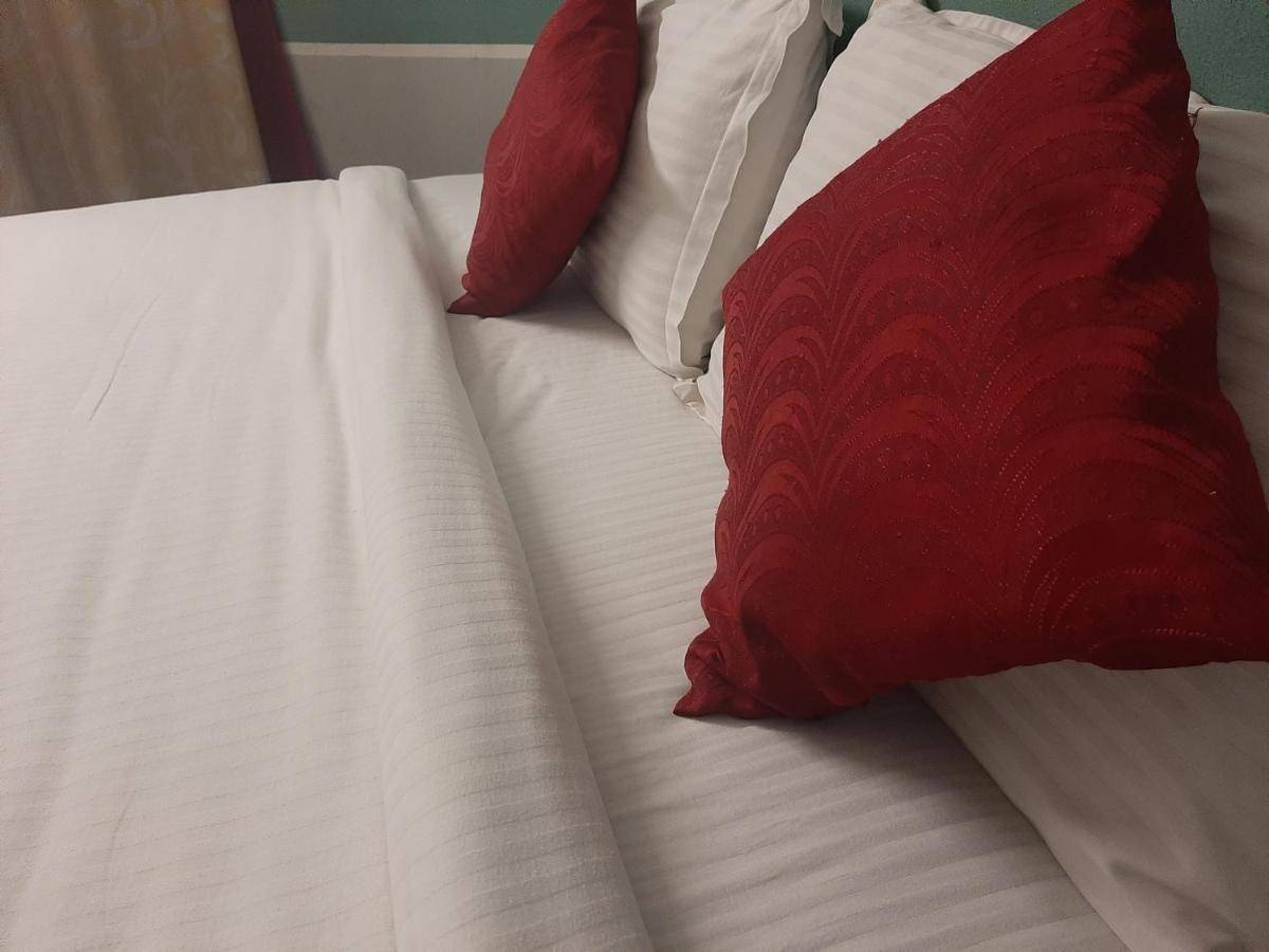 Cochin Airport Hotel Kochi エクステリア 写真